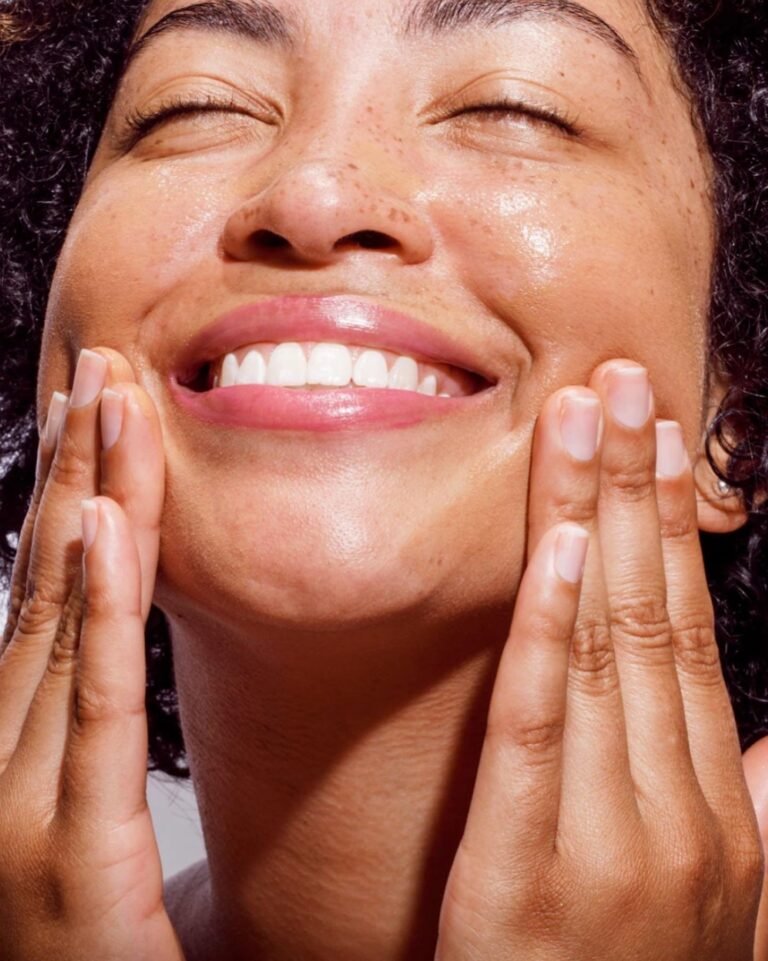 11 Organic & Natural Face Moisturizers For Non-Toxic Skincare